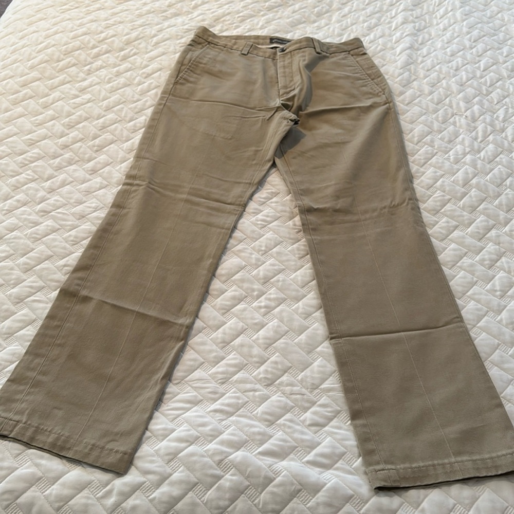 Eddie Bauer Wrinkle Free Classic Fit Chinos - size 32/32